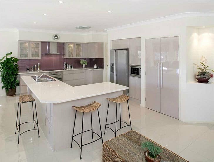 Барная стойка из искусственного камня 2.1 м2