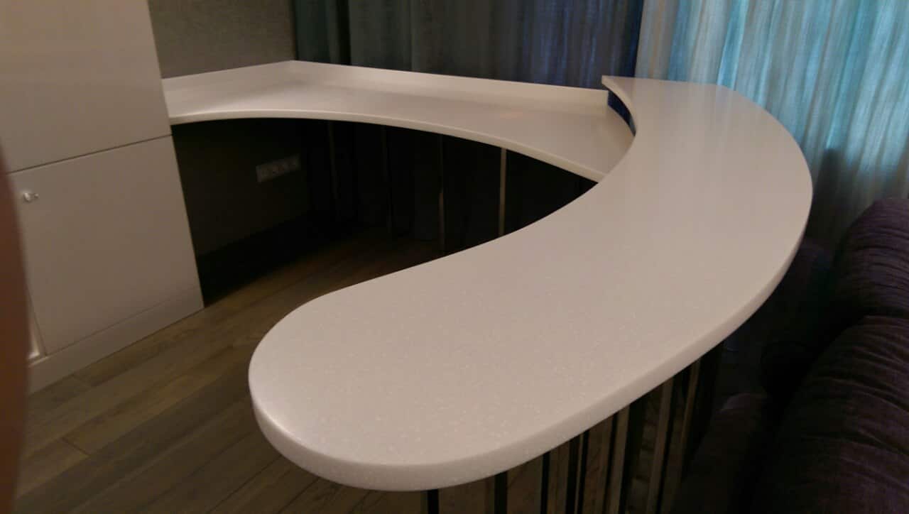 Барная стойка из искусственного камня пример 1.5 м2