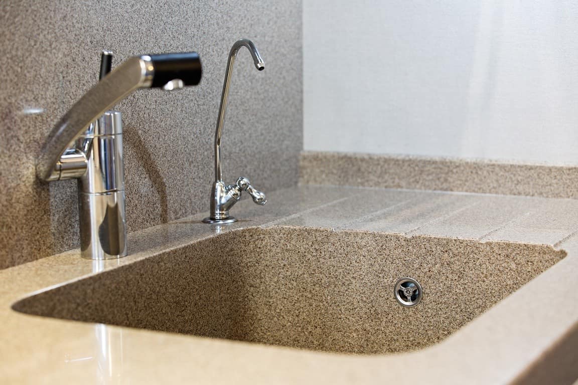 Столешницы из искусственного камня с влитой раковиной