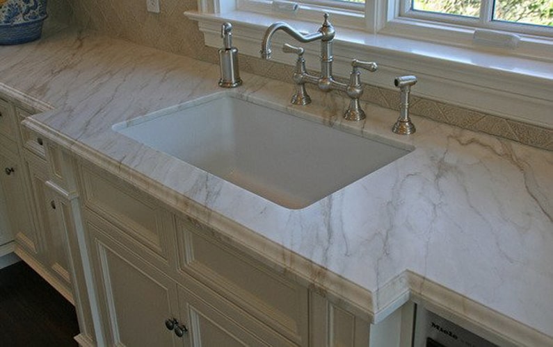 Столешница под мрамор для кухни