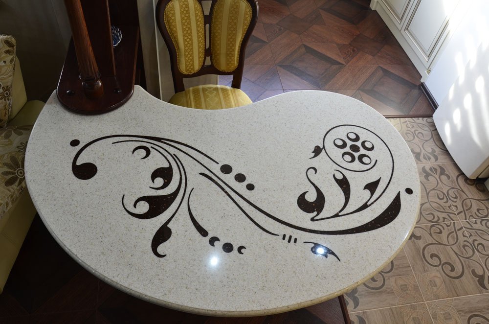 Инкрустация в стол из камня