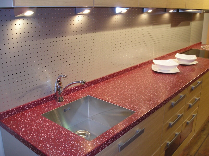 Красная столешница из акрила