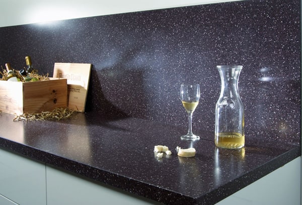 Фартук из искусственного камня тёмный