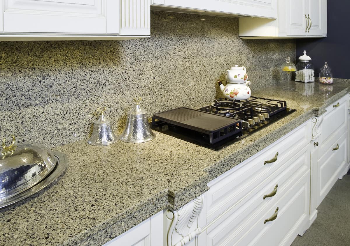 Фартук из искусственного камня светлый