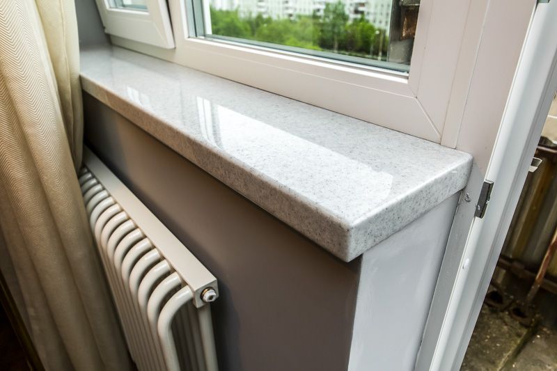 Подоконник из акрила на балкон