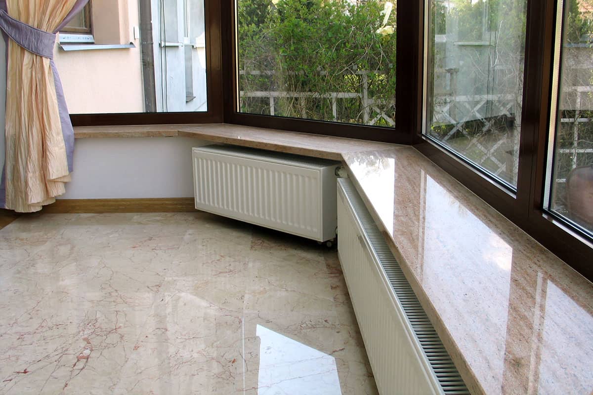 Эркерный подоконник из акрилового камня