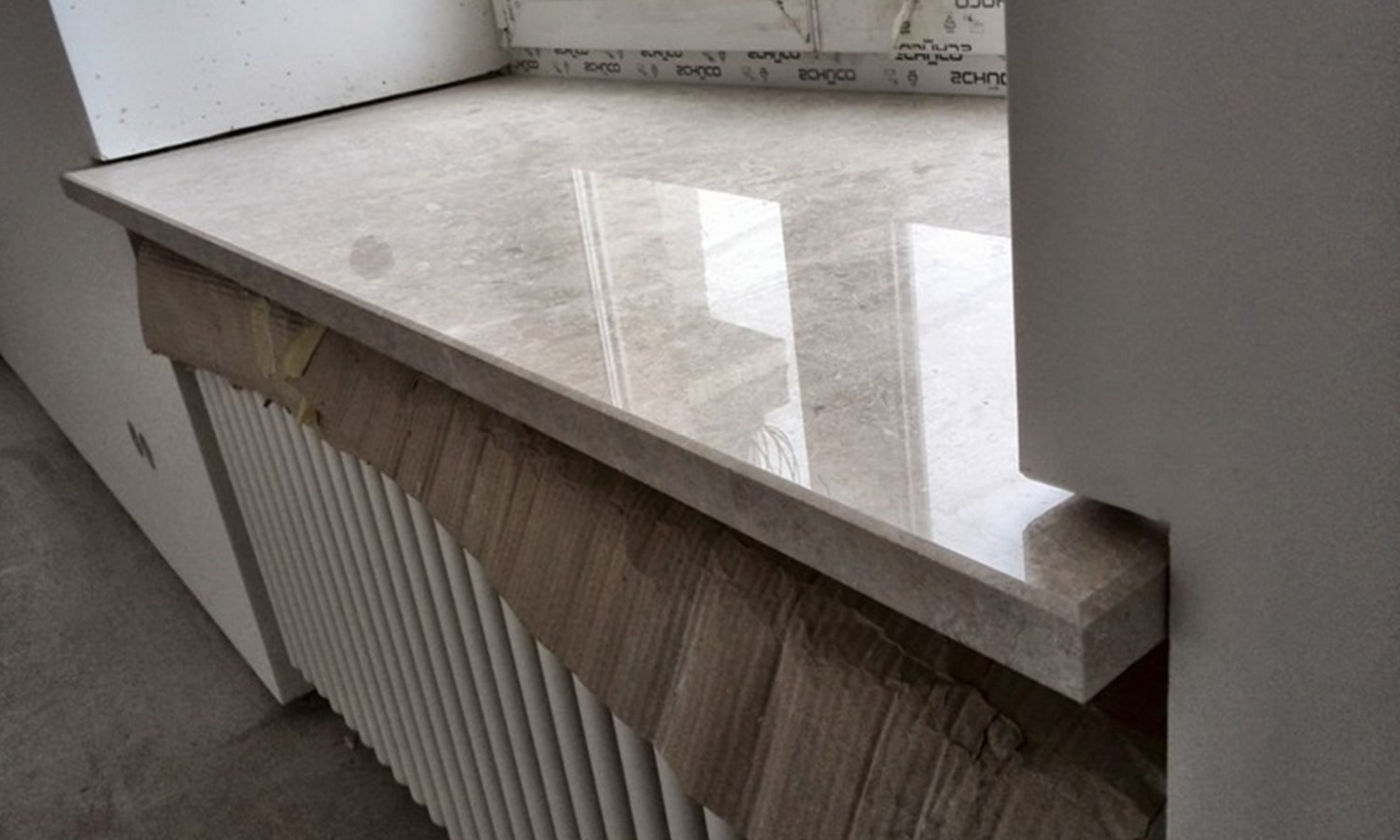 Мраморный бежевый подоконник
