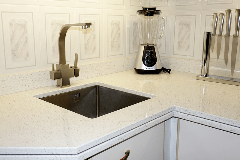 Столешница из кварцевого агломерата угловая