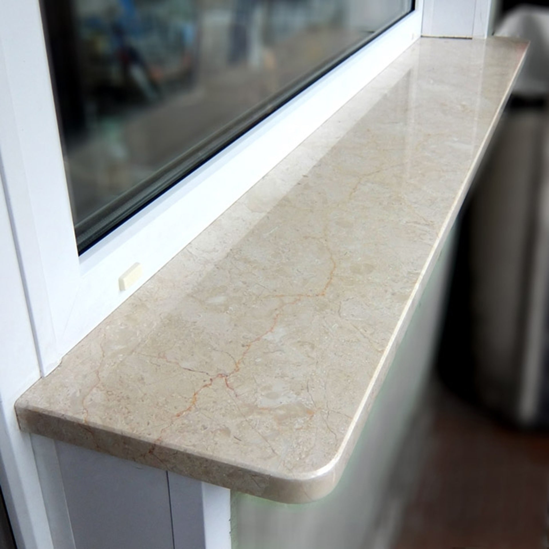 Кварцевый подоконник на балкон