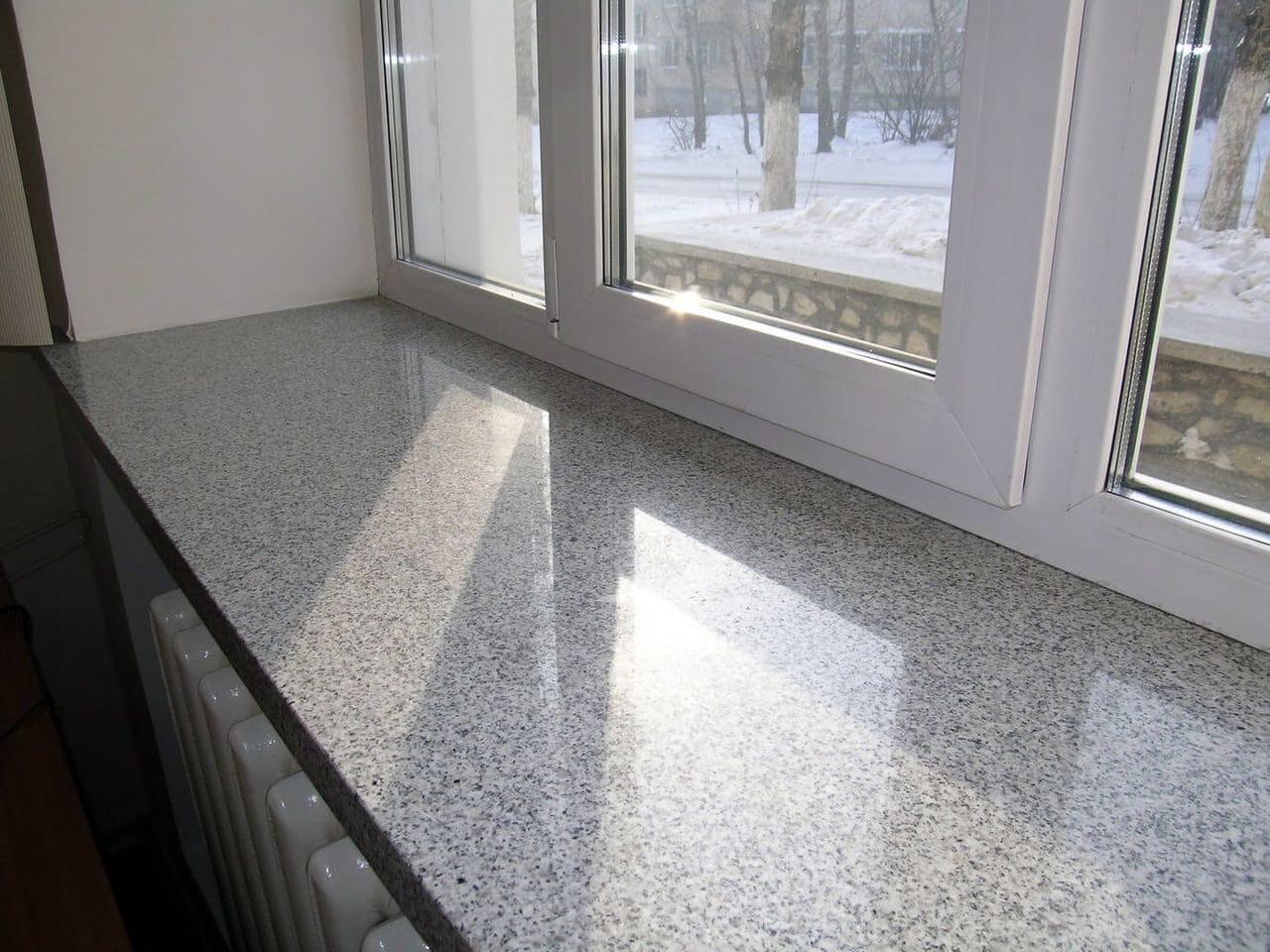 Подоконник из кварцевого агломерата для дома