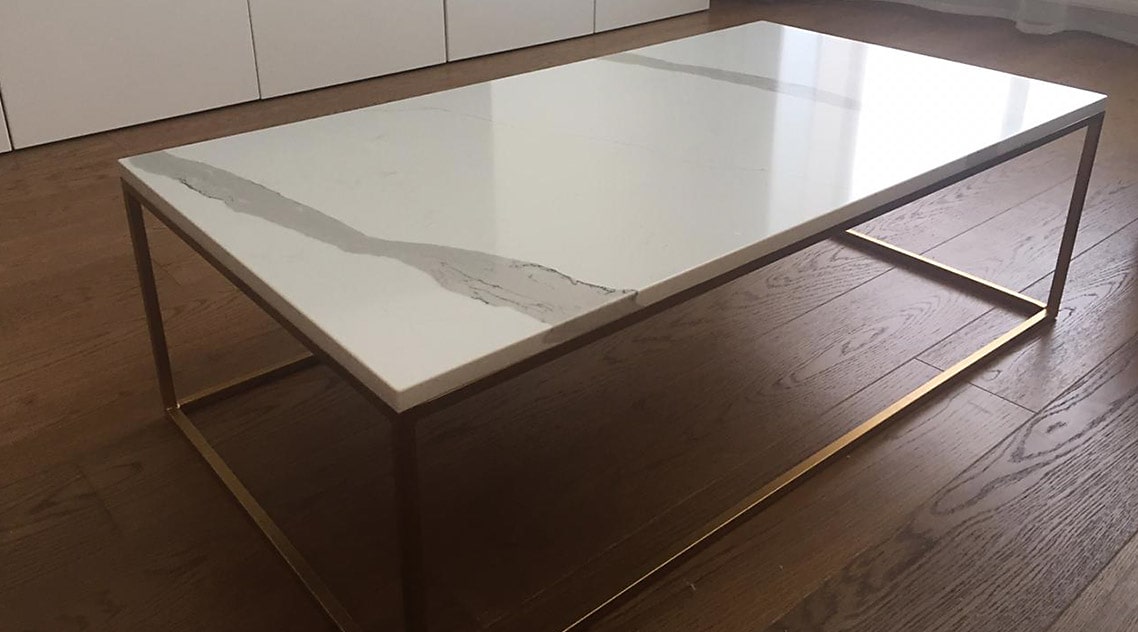 Стол из кварцевого агломерата журнальный