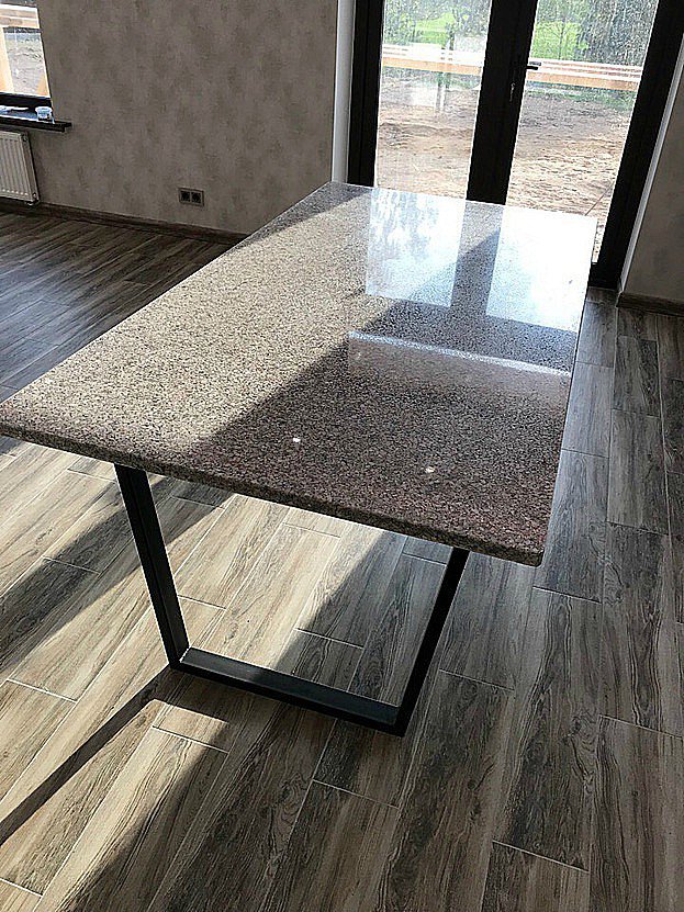 Стол из кварцевого агломерата фото