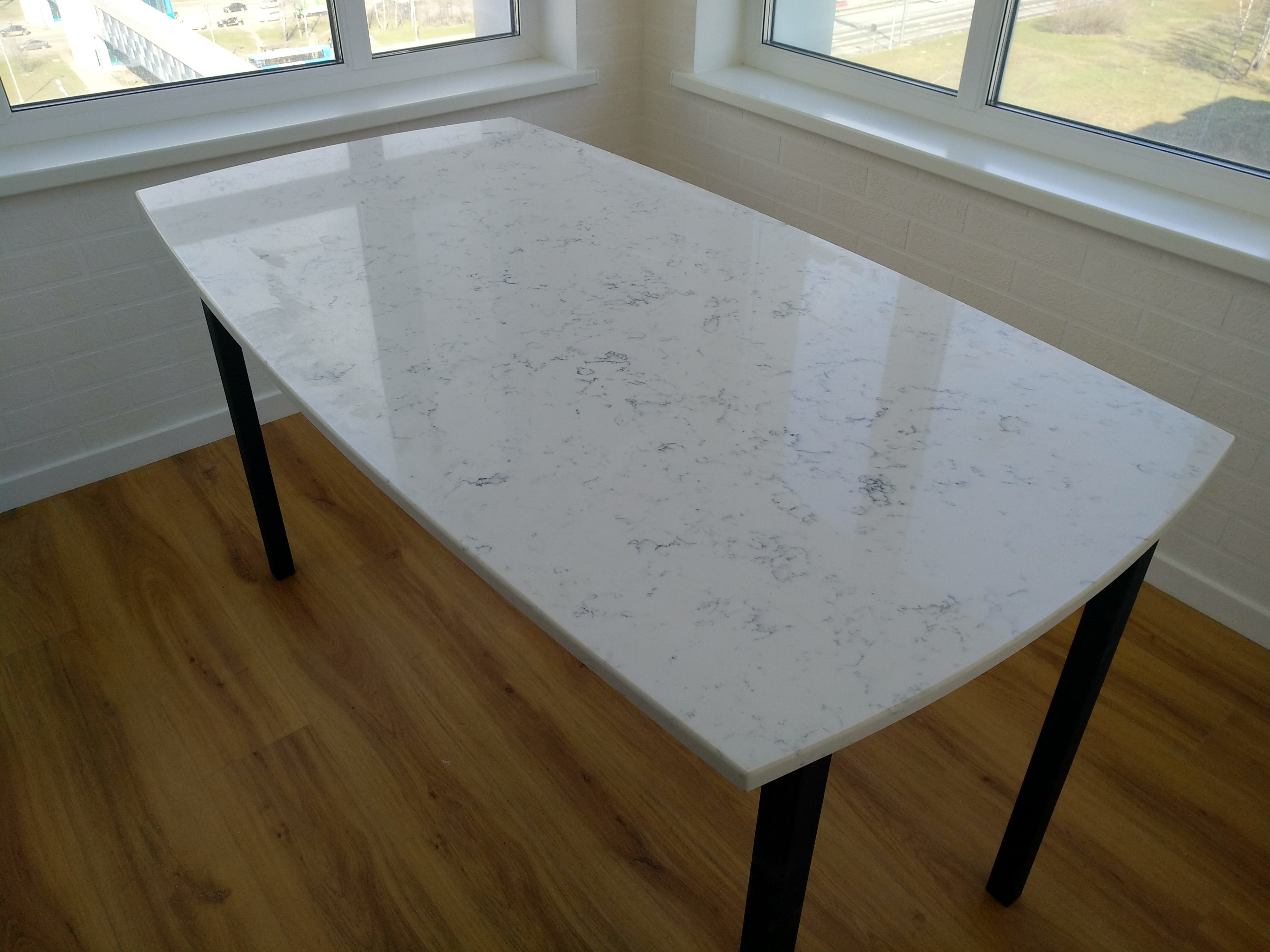 Стол из искусственного камня под мрамор