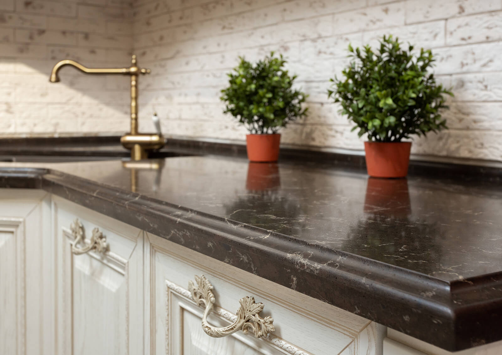 Столешница из искусственного камня светлая