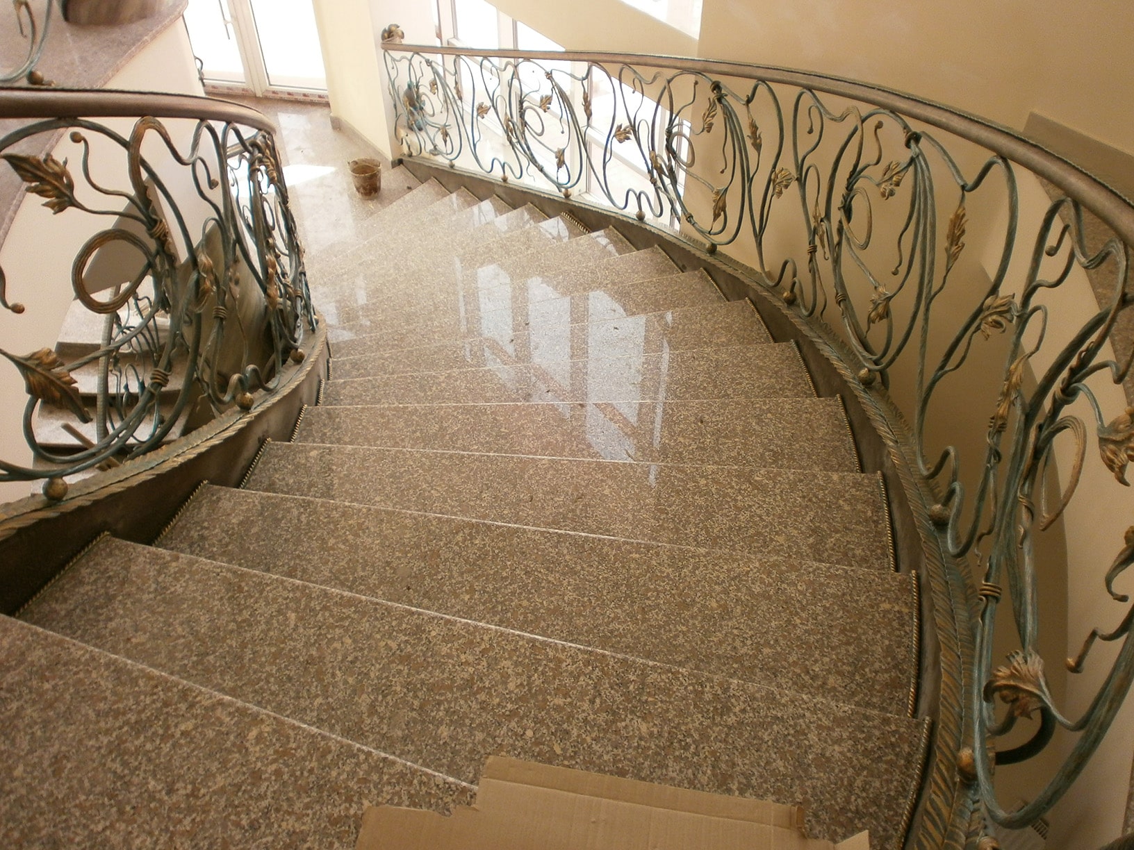 Ступени из кварцевого агломерата для дома