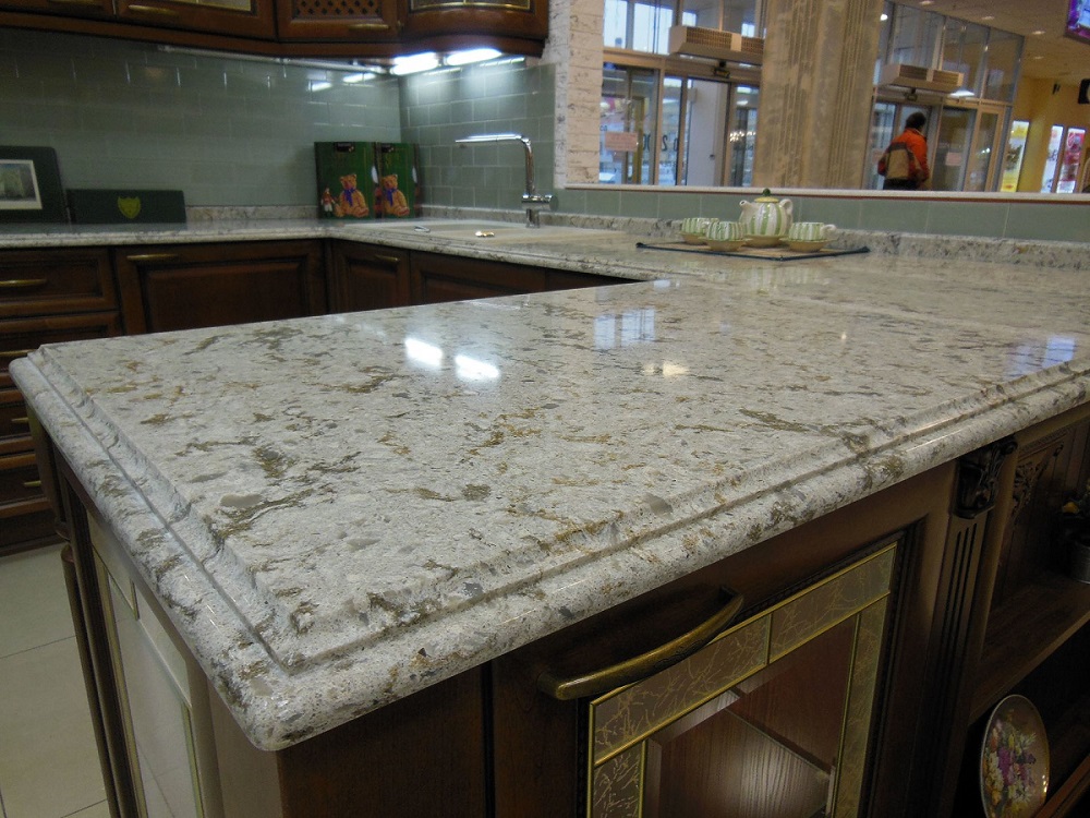 Столешница из кварцевого агломерата под мрамор