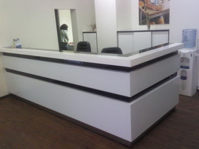 Стойка ресепшн из искусственного камня №7