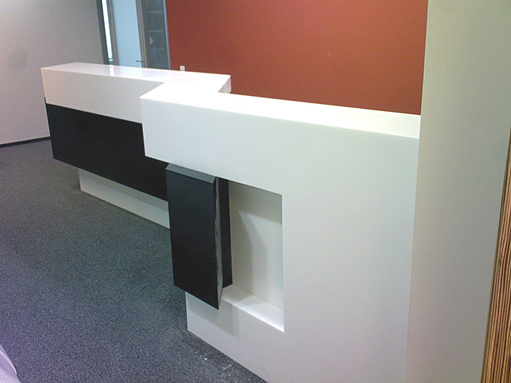 Стойка ресепшн из искусственного камня №2