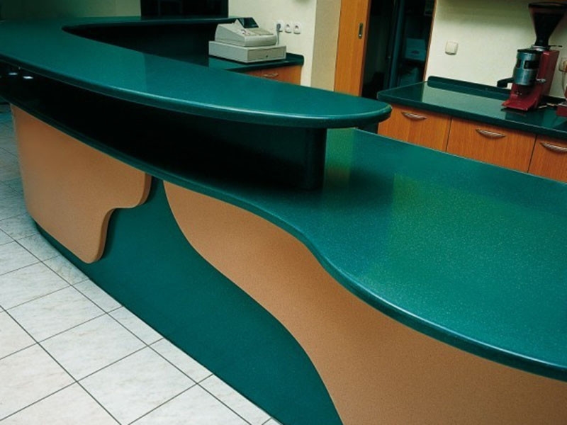 Цветной ресепшн из искусственного камня