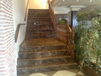 Ступени из искусственного камня для тёмной лестницы